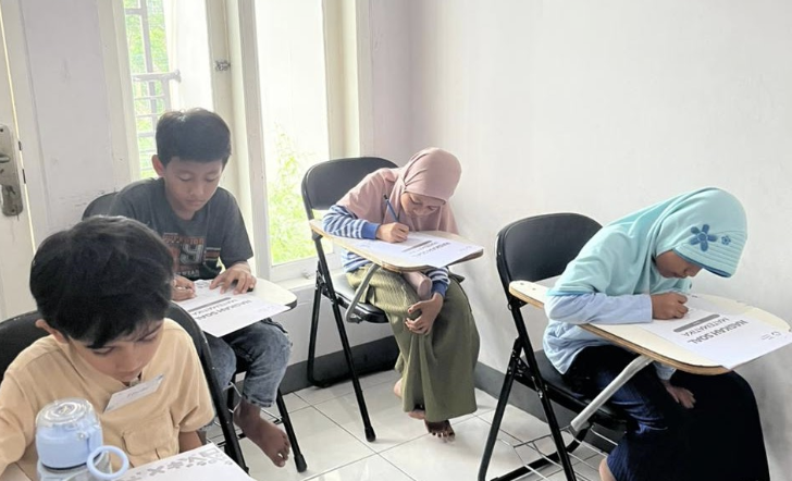 Siswa belajar di kelas
